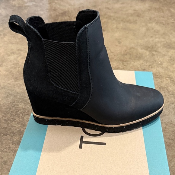 TOMS Women's Sleek Black Ankle Booties - Picture 4 of 8